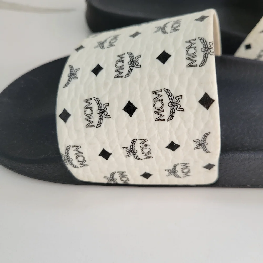 MCM Black and Cream Slides - Picture 7 of 7